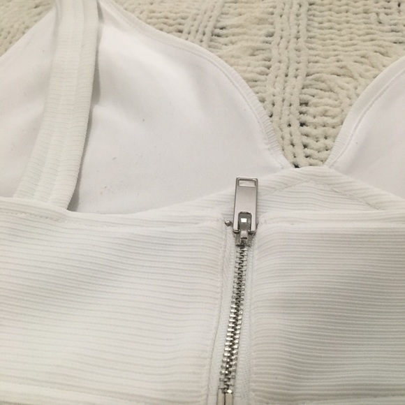 🔥 Sexy White Bralette Top with Back Zipper 🔥 - Picture 4 of 6